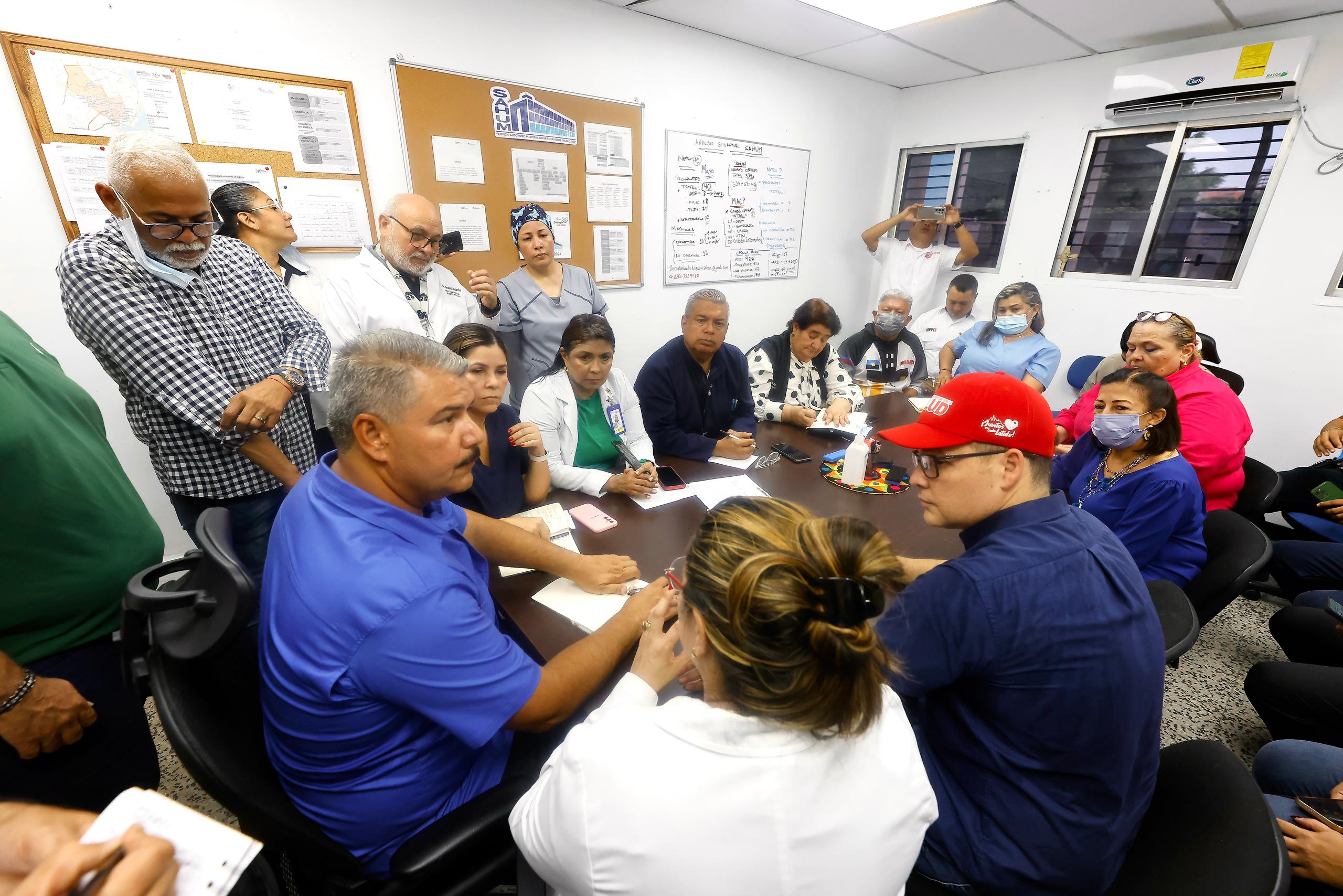 Gobernador Luis Caldera inicia evaluación de hospitales para organizar Plan Cayapa de la Salud