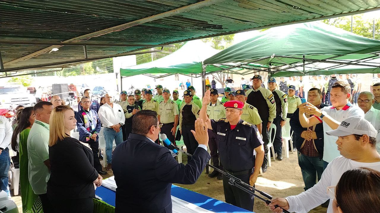 Plan único de seguridad plantea el alcalde durante juramentación del nuevo director de Polirosario