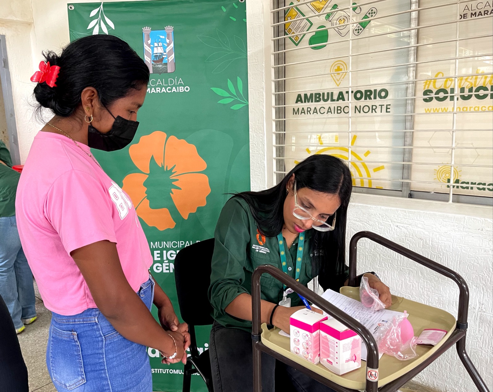 Más de 100 mujeres rompen mitos sobre la menstruación en jornadas educativas de Alcaldía de Maracaibo