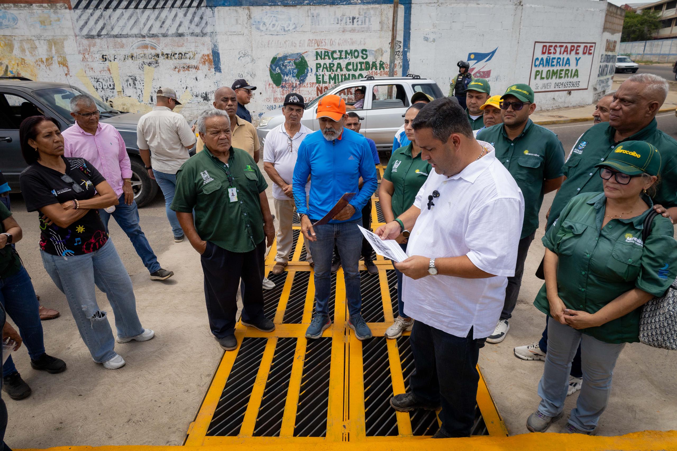 Alcaldía de Maracaibo rehabilita paso vial con recuperación del alcantarillado en la avenida 69 del sector Los Olivos