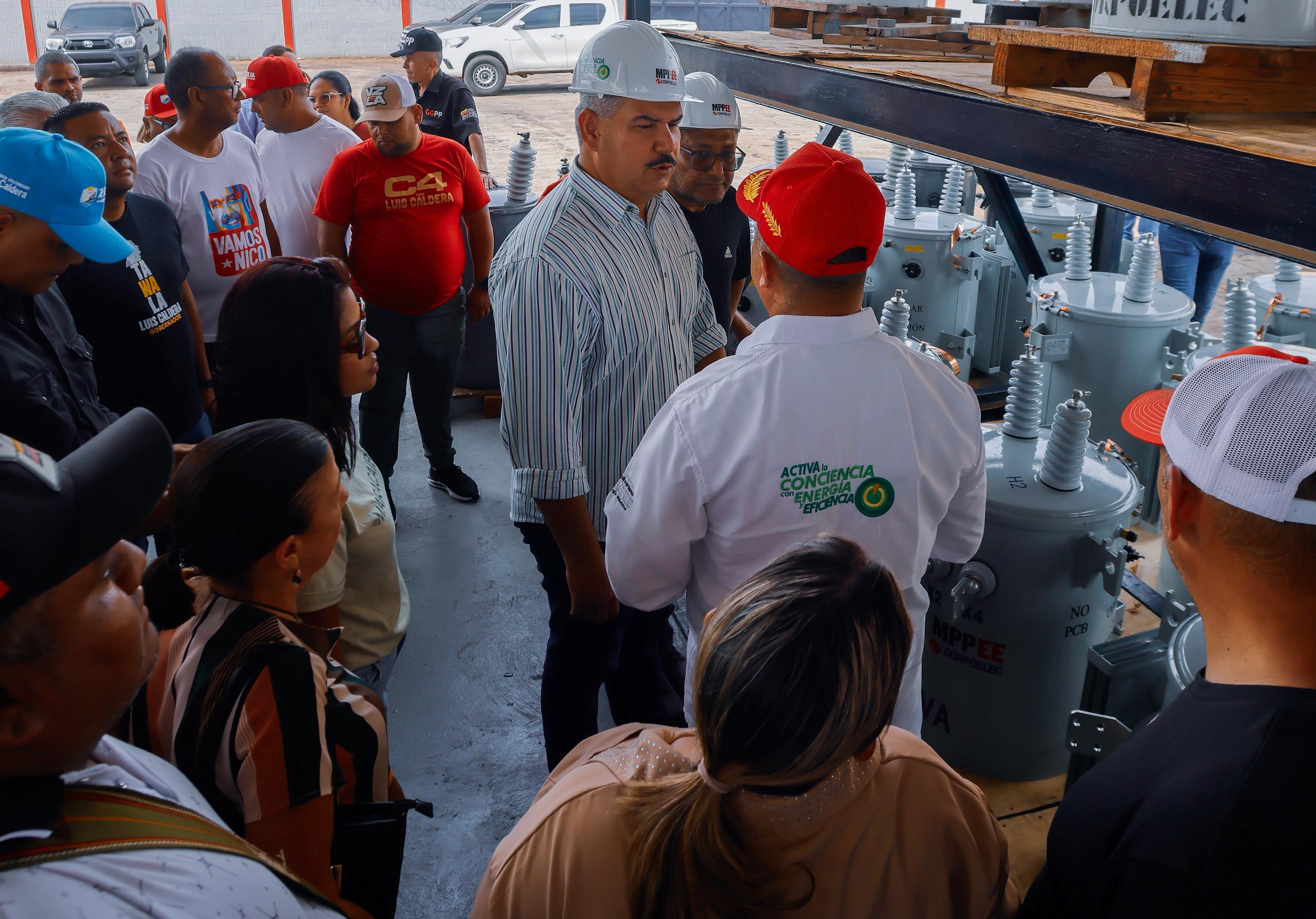Gobernador Caldera entrega 49 transformadores y anuncia Plan de Alumbrado Público para Maracaibo