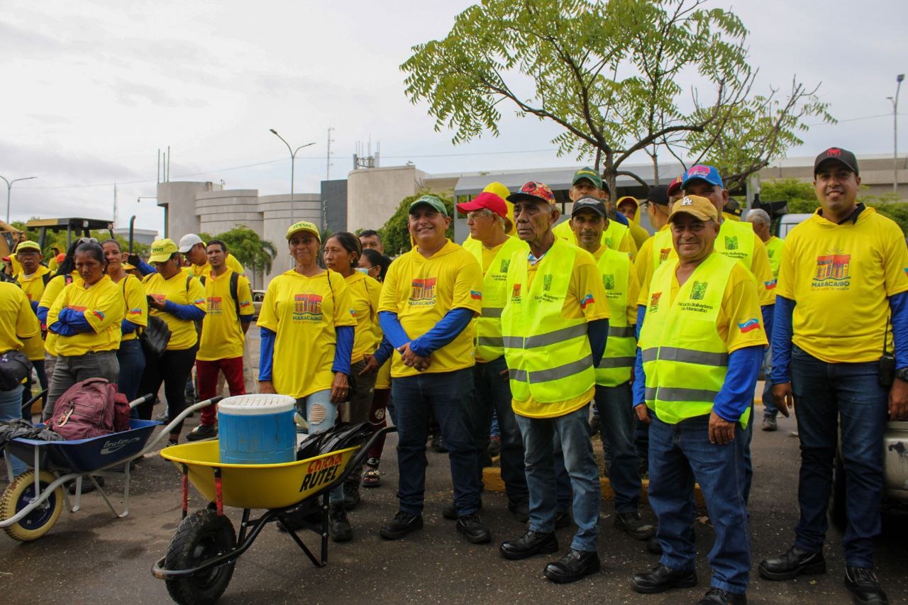 Alcaldía de Maracaibo refuerza plan de limpieza con camiones, trimotos y 150 trabajadores