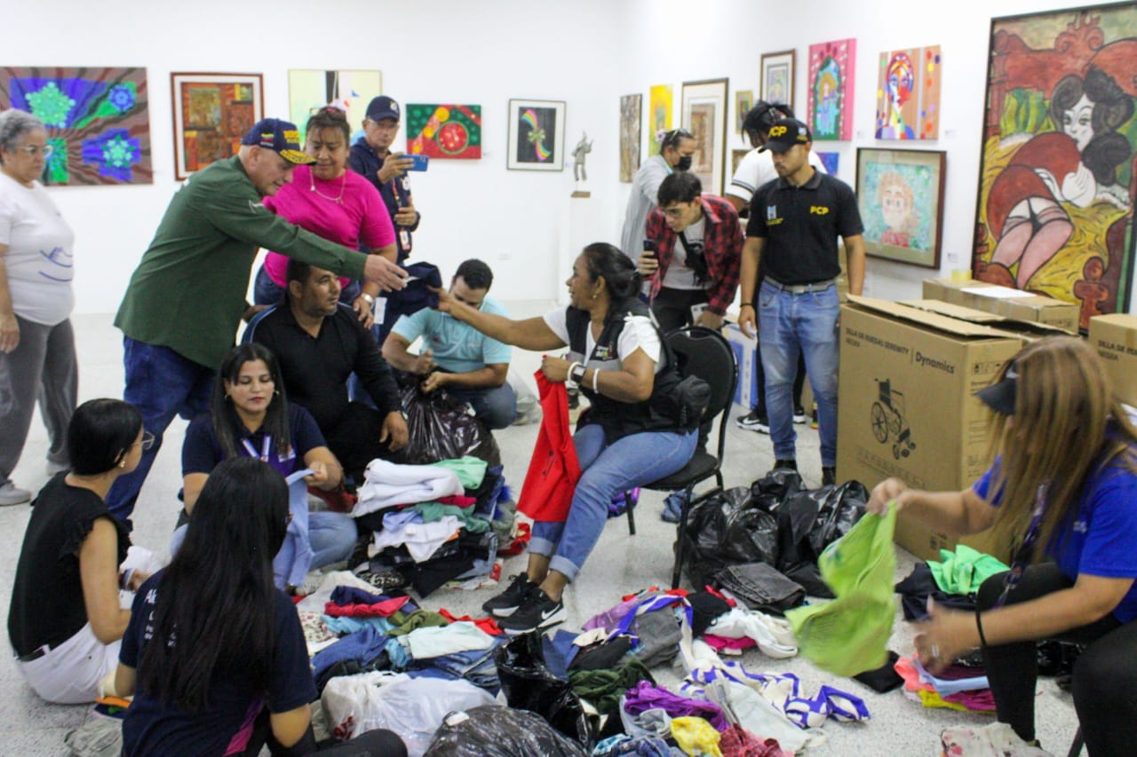 ¡Listos cargamentos de ayudas!Alcalde Di Martino: «Pueblo solidario acude masivamente a centros de acopio»