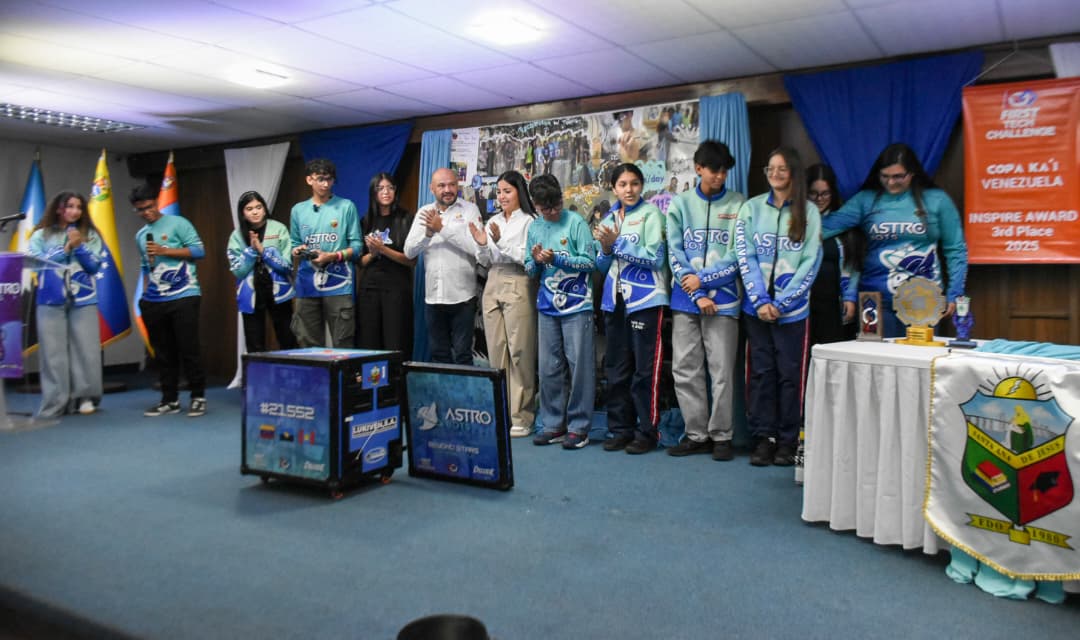 Alcalde Héctor Soto acompaña la presentación de “Halley”, el robot que llevará el talento sanfranciscano a competencias internacionales