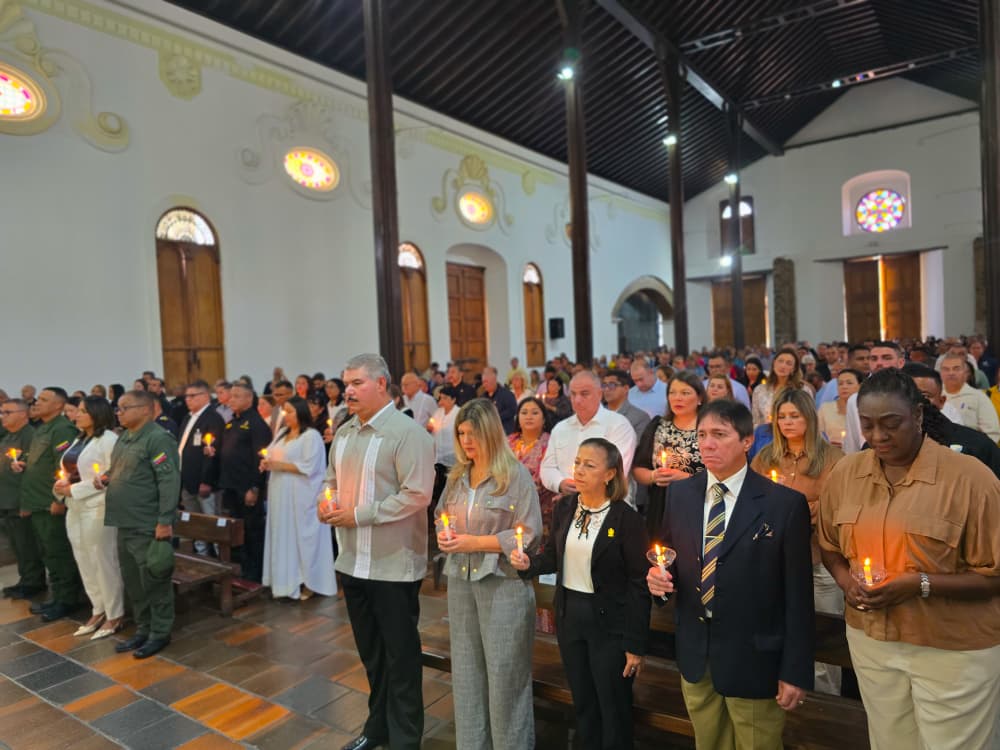 Gobernador Luis Caldera participa junto al pueblo zuliano en eucaristía, celebrada en la Catedral, por víctimas de los sismos