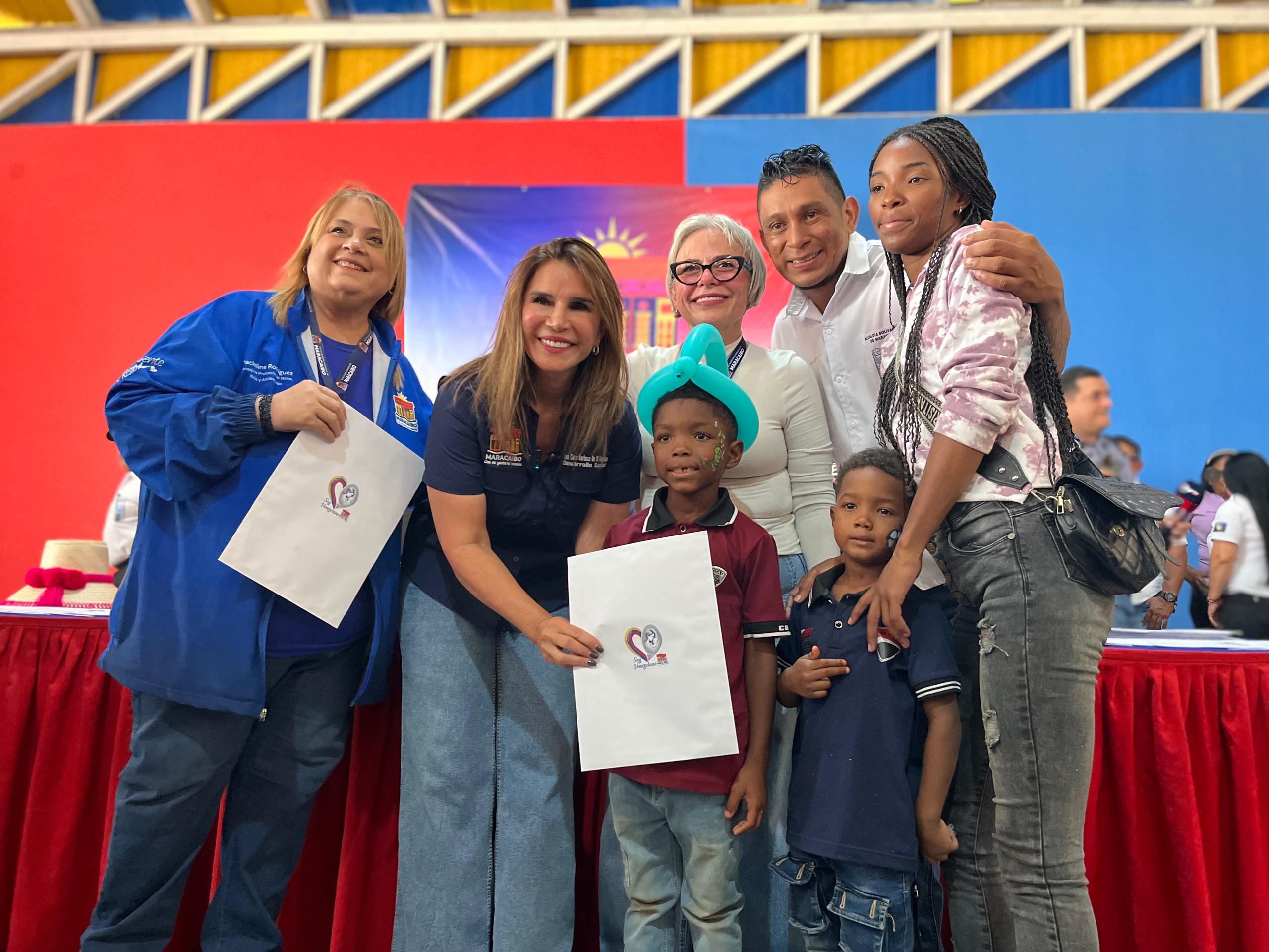 Entregadas 120 actas de nacimientoAna Clara de Di Martino: «La Alcaldía de Maracaibo garantiza el derecho a la identidad de nuestros niños»