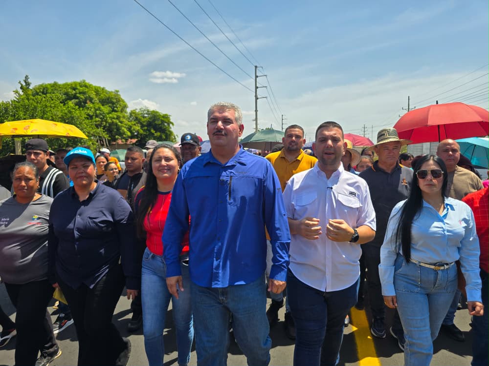 Gobernador Luis Caldera entrega 3,5 kilómetros lineales de vialidad asfaltada en el municipio de La Cañada de Urdaneta