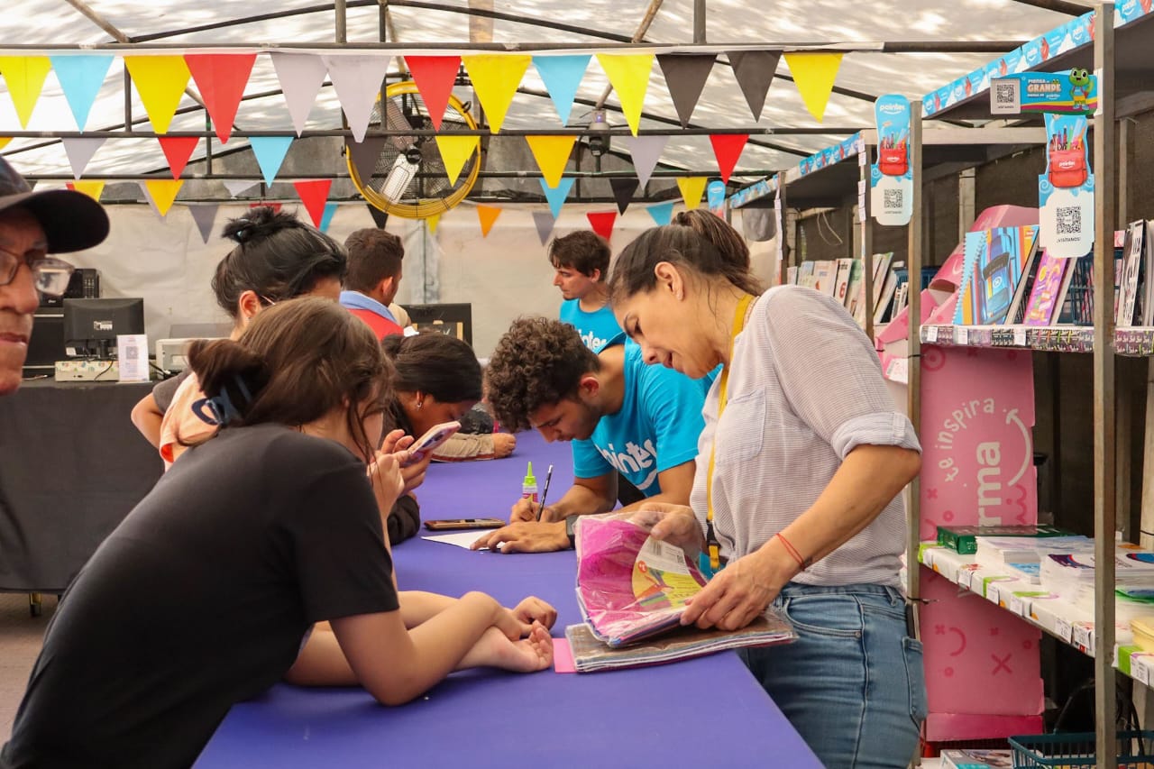 Familias marabinas aprovechan descuentos de la Feria Escolar de la Alcaldía Bolivariana de Maracaibo