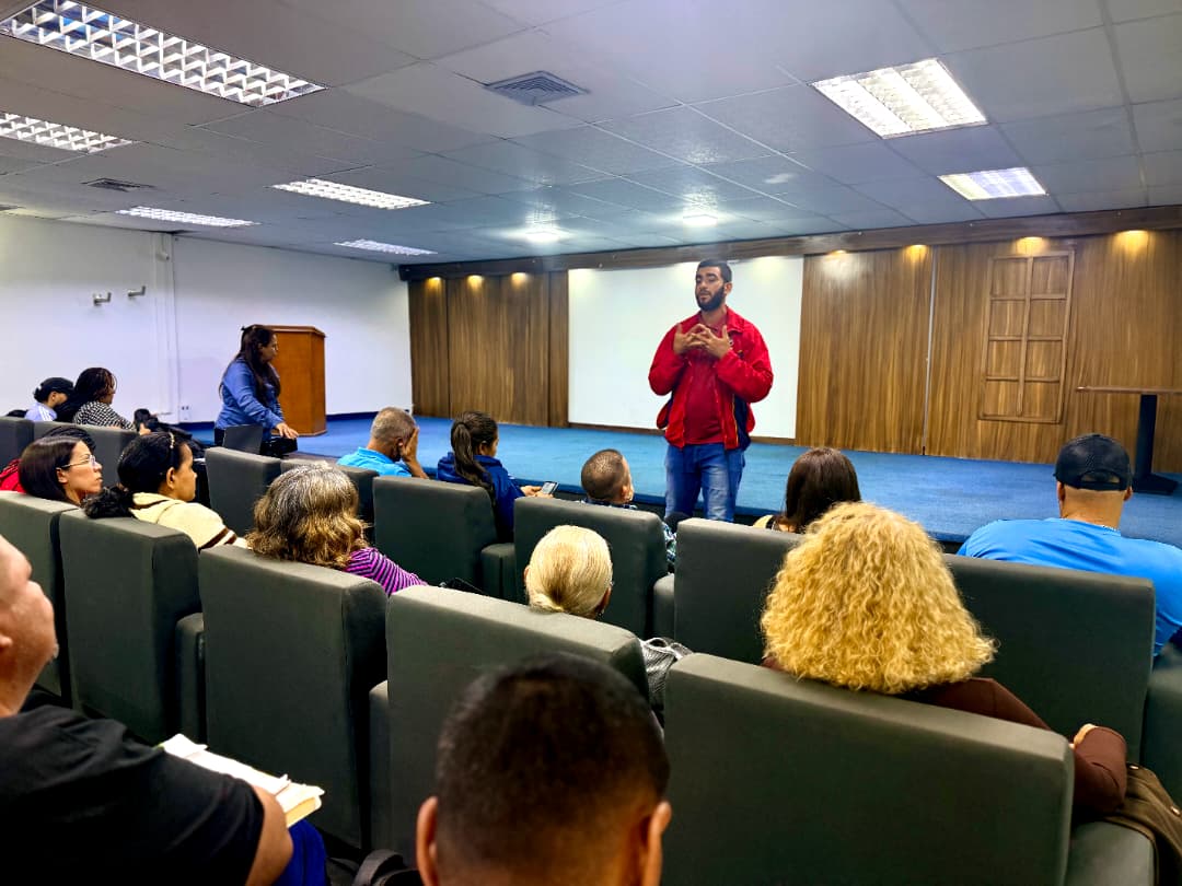 Gerencia de Desarrollo Económico fortalece a emprendedores con taller sobre redes sociales